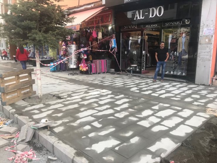 Kazım Paşa Caddesi'nin Kaldırımları Yapılıyor