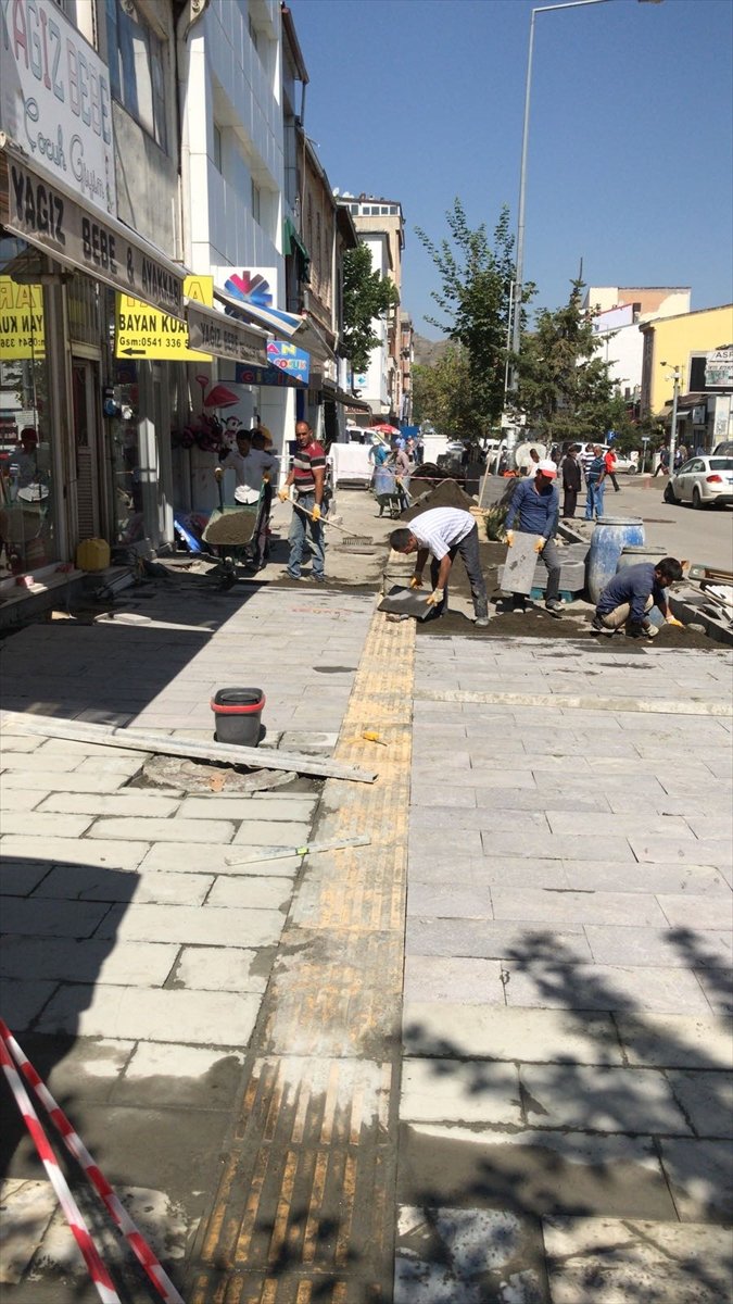 Kazım Paşa Caddesi'nin Kaldırımları Yapılıyor