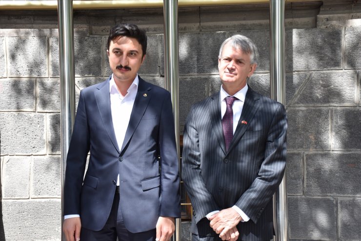 Kanada'nın Ankara Büyükelçisi Kars'ta