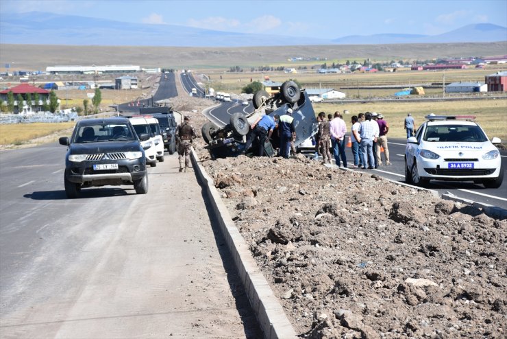 Kars'ta Polis Aracı Devrildi: 2 Yaralı