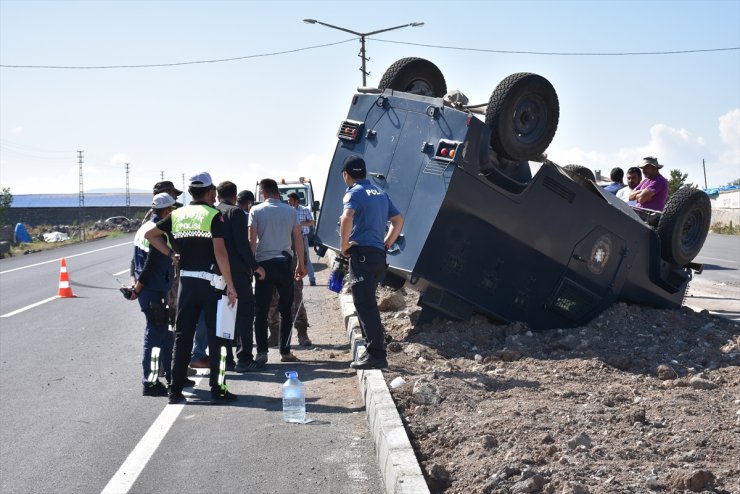 Kars'ta Polis Aracı Devrildi: 2 Yaralı