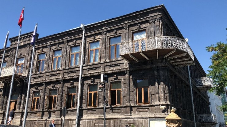 Kars Belediyesi’ne Elektrik Şoku