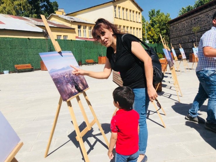 Öğrencilerden 'Şehr-i Kars' Fotoğraf Sergisi