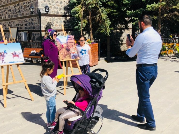 Öğrencilerden 'Şehr-i Kars' Fotoğraf Sergisi