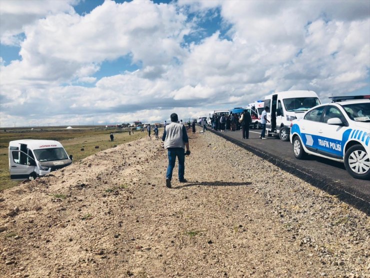 Yolcu Minibüsü Devrildi: 16 Yaralı