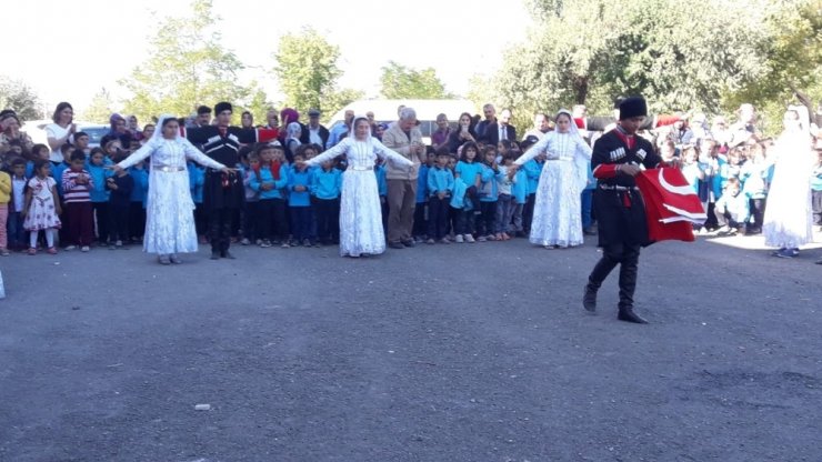 Kars’ta İlköğretim Haftası Töreni