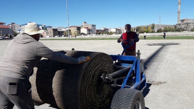 Yeni 'Şehir Stadı'nın Çimleri Seriliyor