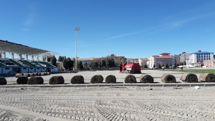 Yeni 'Şehir Stadı'nın Çimleri Seriliyor