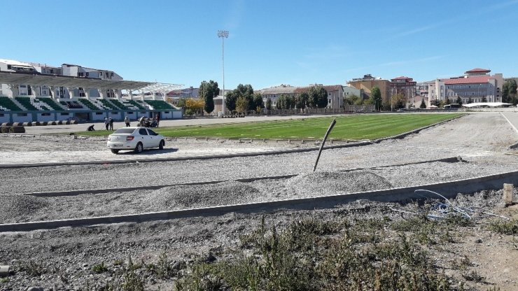 Yeni 'Şehir Stadı'nın Çimleri Seriliyor