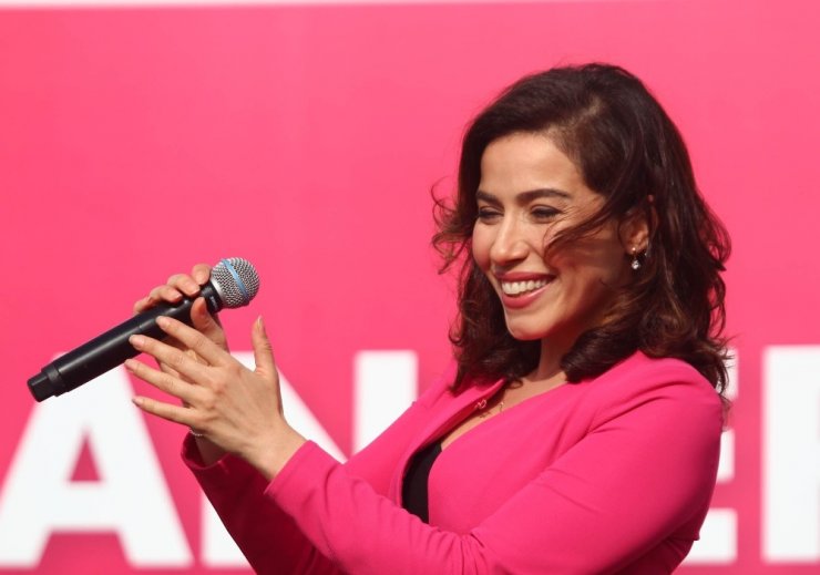 Şarkıcı Burcu Güneş’ten ’Pembe Konser