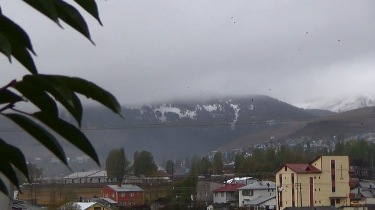 Kars’a Mevsimin İlk Karı Yağdı