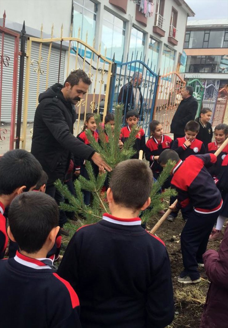 'Fidanlar Fidanlarla Büyüyor' Projesi