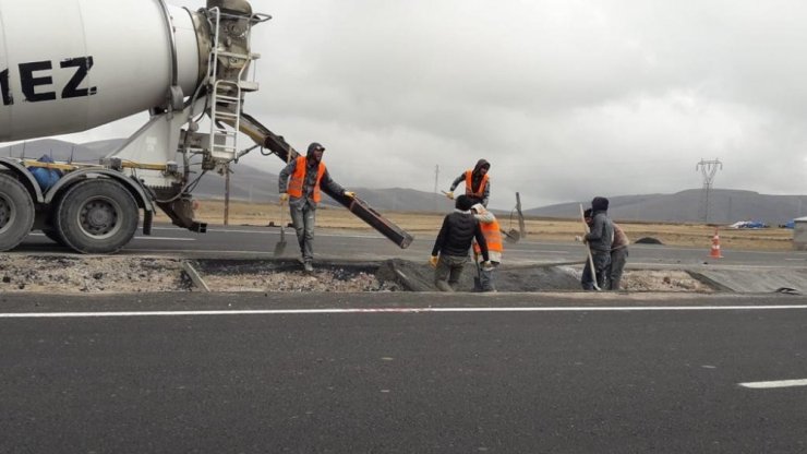 'Kars-Digor, Iğdır Yolu'nda Çalışmalar Devam Ediyor