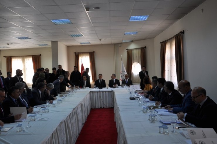 Bakan Selçuk, Vali Öksüz’ü Makamında Ziyaret Etti
