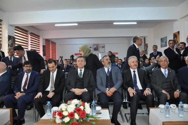Karslı Öğrenci Bakan Selçuk Ve Sanatçı Bingöl’ü Büyüledi