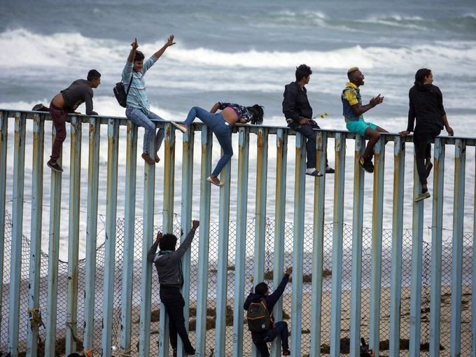 Göçmenler 'ABD Sınırı'na Ulaştı