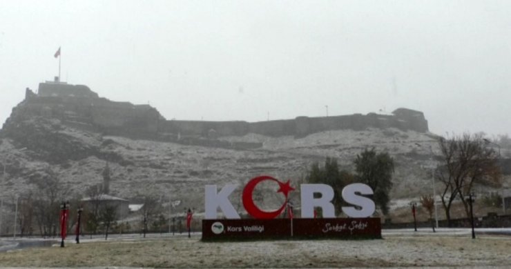 Kars’a Mevsimin İlk Karı Yağdı