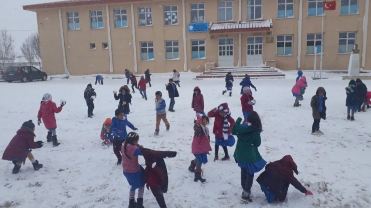 Kars'ta 71 Köy Yolu Ulaşıma Kapandı