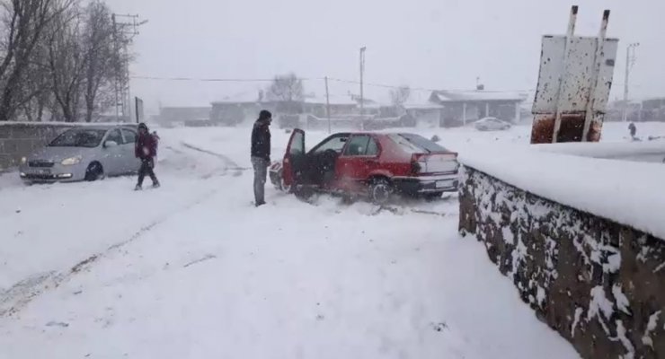 Kars'ta 71 Köy Yolu Ulaşıma Kapandı