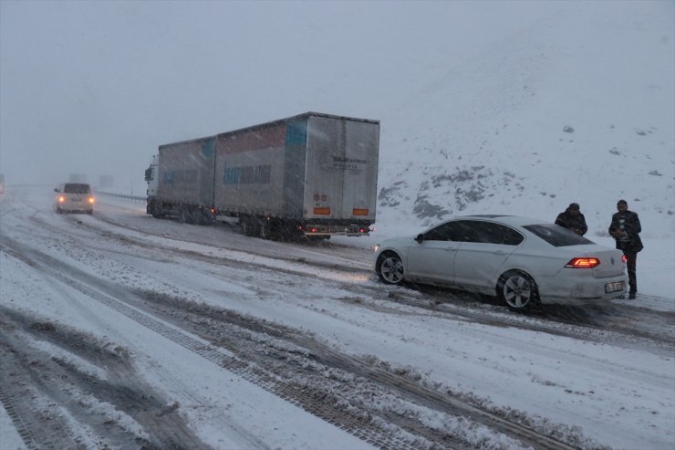 Erzincan'da Kar Yağışı