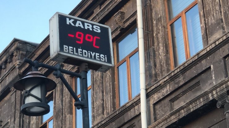 Kars’ta Süs Havuzları Dondu