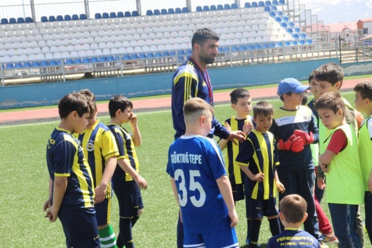Alt Yapı Fenerbahçe Futbol Okulu’nda Yetişiyor