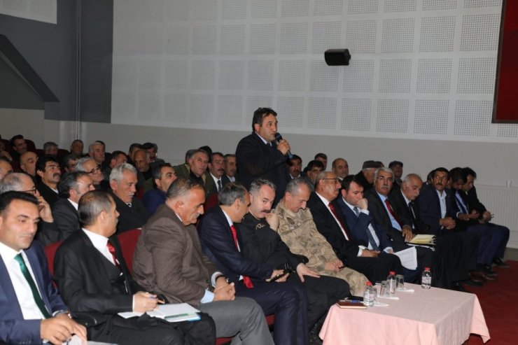 Vali Türker Öksüz'ün Muhtarlar Toplantısı