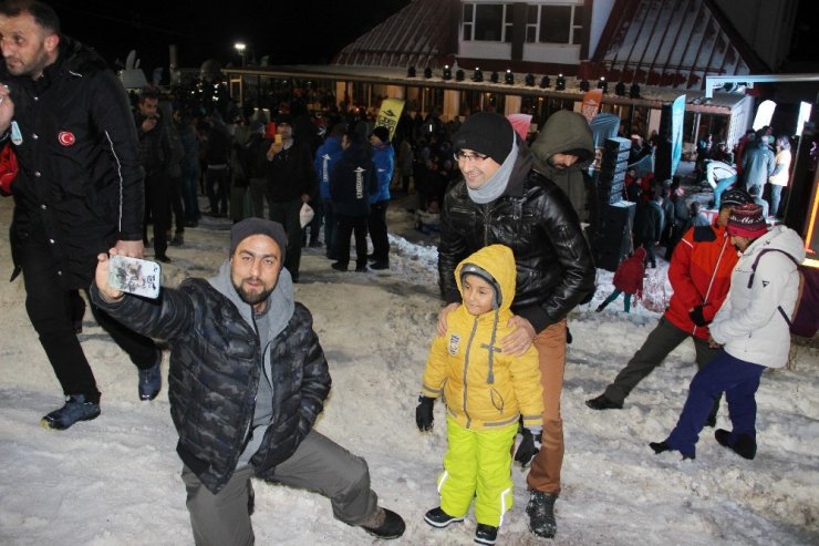 Palandöken’de Meşaleli Sezon Açılışı