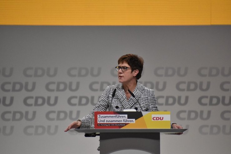 Merkel’in Halefi Karrenbauer Oldu