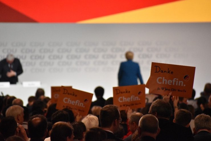 Merkel’in Halefi Karrenbauer Oldu