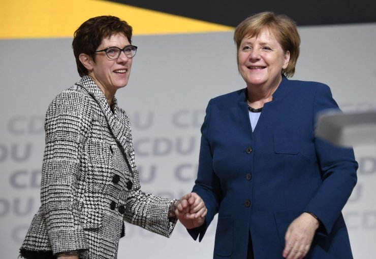 Merkel’in Halefi Karrenbauer Oldu