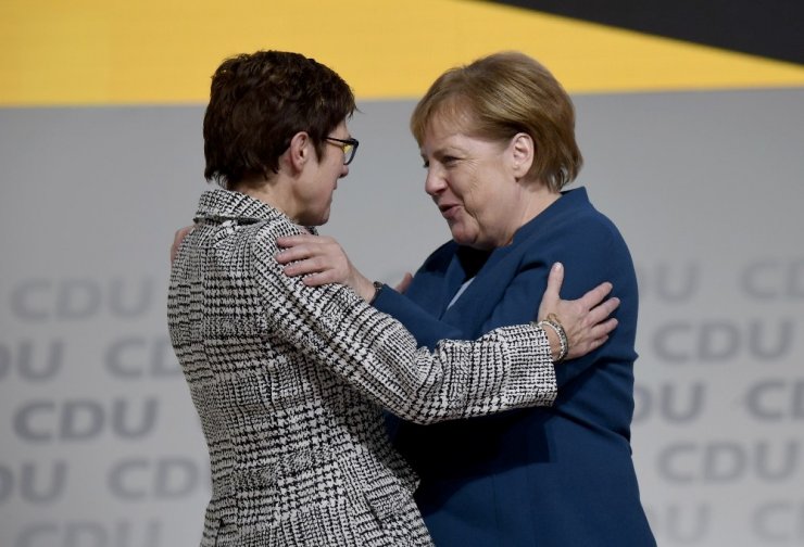 Merkel’in Halefi Karrenbauer Oldu