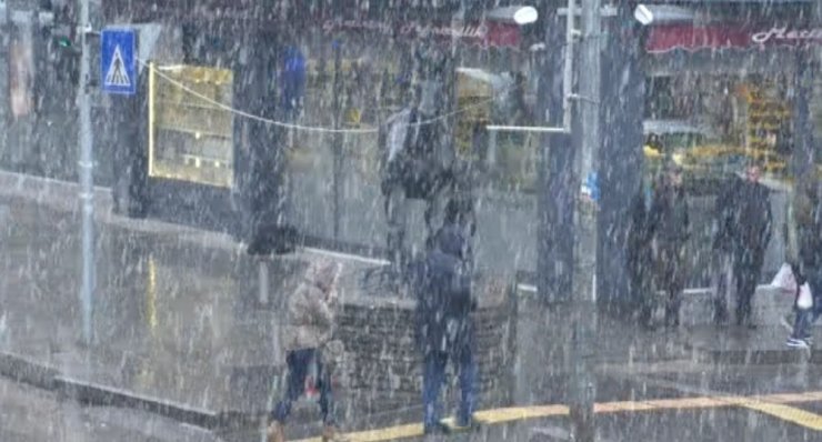 Kar Lapa Lapa Yağdı