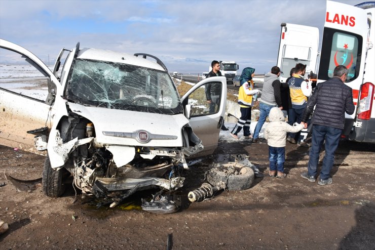 Kars'ta Trafik Kazası: 5 Yaralı