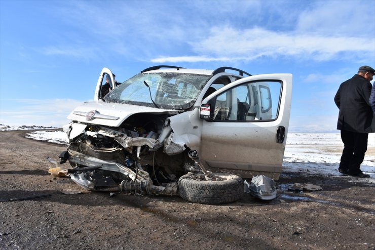 Kars'ta Trafik Kazası: 5 Yaralı