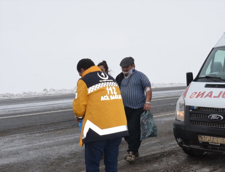 Sarıkamış'ta Trafik Kazası: 4 Yaralı