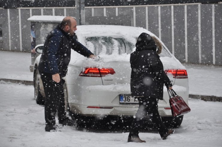 Kars’ta Kar Yağışı Devam Ediyor