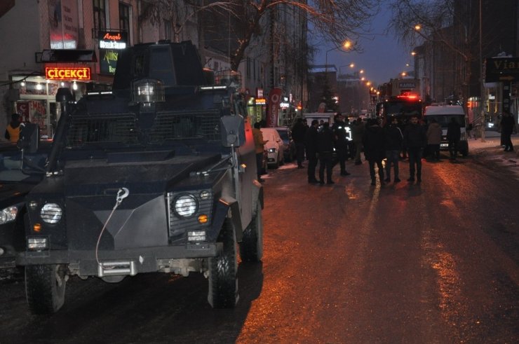 Şüpheli Çanta Polisi Alarma Geçirdi