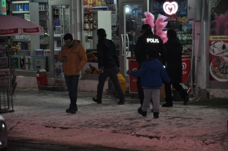 Şüpheli Çanta Polisi Alarma Geçirdi