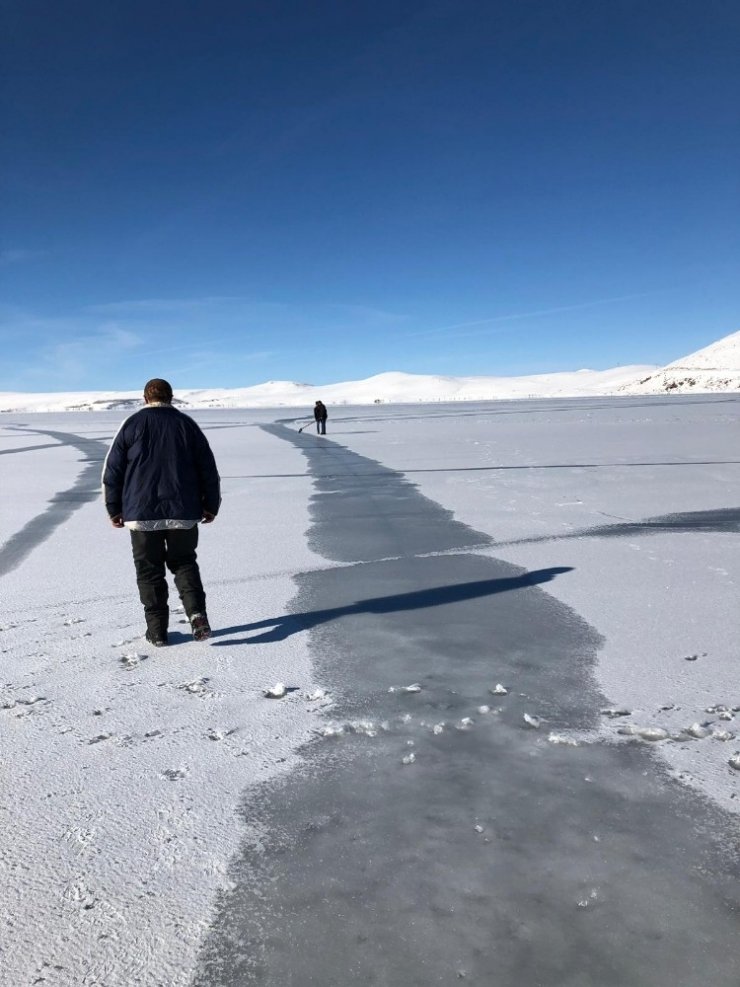 Çıldır Gölü Buz Tuttu