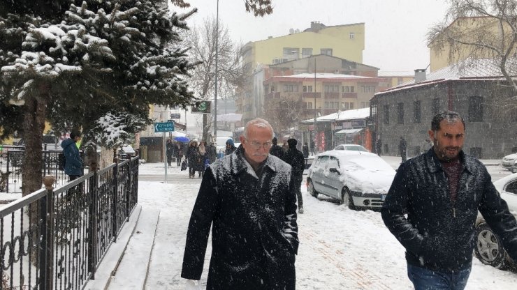 Kars’ta Kar Yağışı Etkili Oluyor