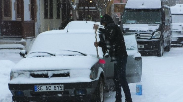 Kars’ta Kar Yağışı Devam Ediyor