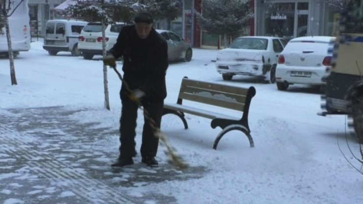 Kars’ta Kar Yağışı Devam Ediyor