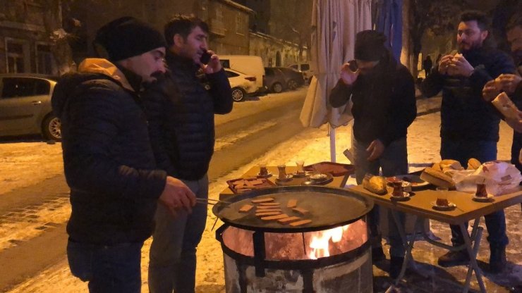 Havaya Serpilen Sıcak Su Dondu