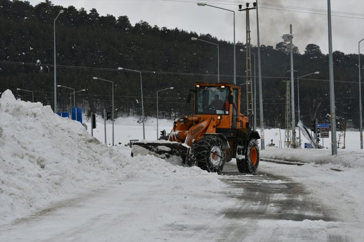 Çatıdan 'Kar ve Buz Kütlesi' Düştü