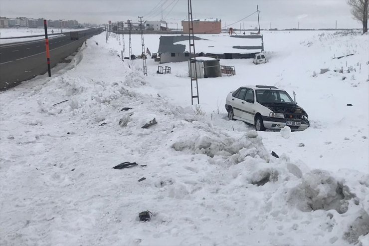 Selim’de Trafik Kazası: 2 Yaralı