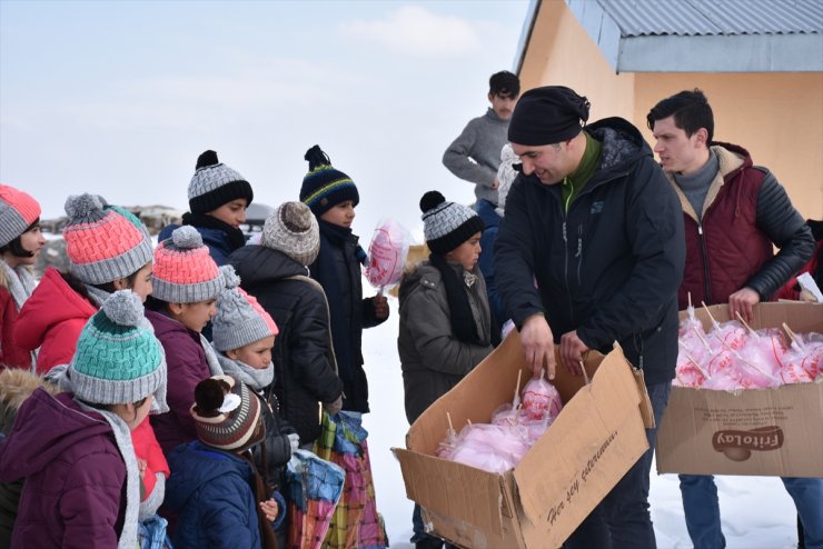 Gönüllülerden Hasancan Köyü'ne Yardım