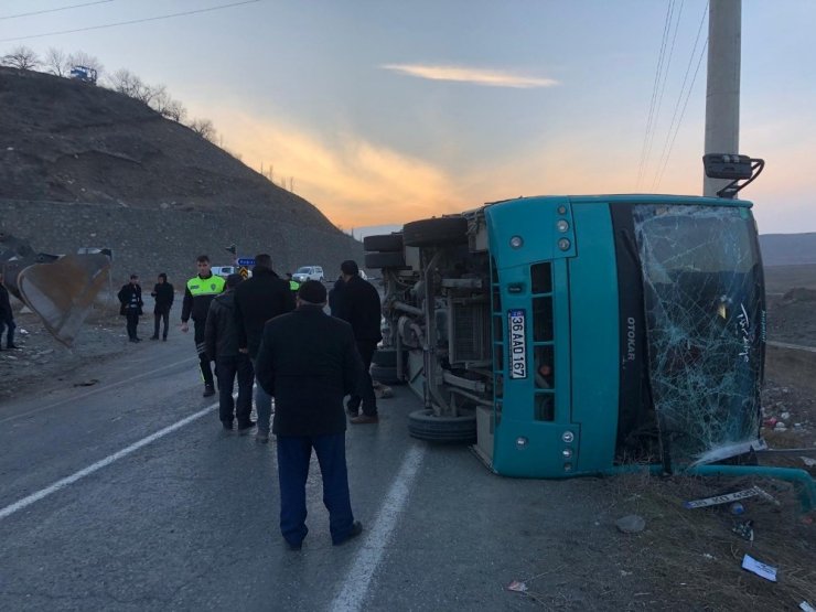 Kağızman’da Öğrenci Servisi Kaza Yaptı