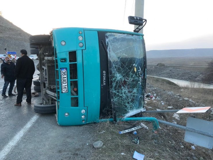 Kağızman’da Öğrenci Servisi Kaza Yaptı