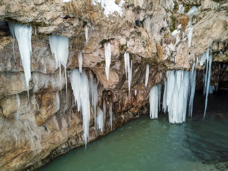 Diyadin'de 30 Metrelik Buz Sarkıtları